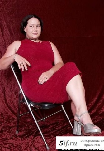 Толстая девушка игралась здоровенными буферами