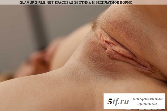 На мотоцикле в черном нижнем белье (10 фото)