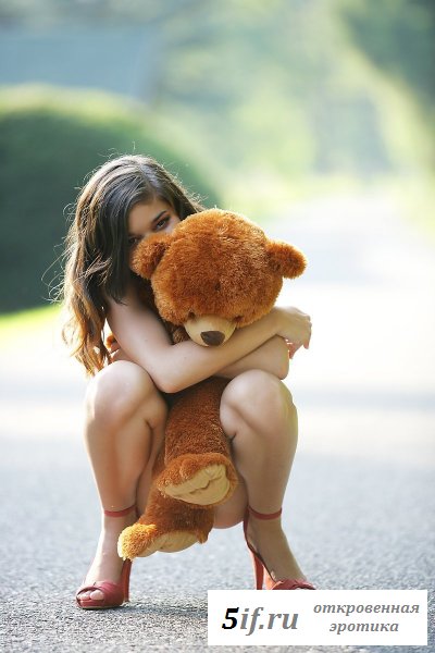 Малышка с плюшевым мишкой (8 фото)