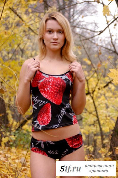 Хорошенькая молодая сосочка