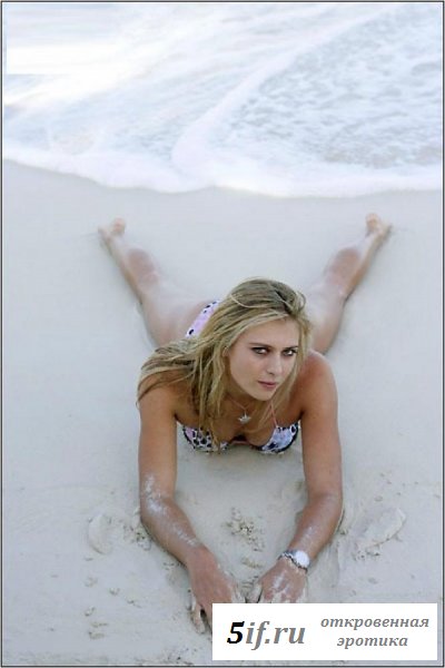 Мария Шарапова отдыхает на пляже (10 фото)