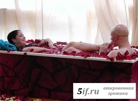 Беркова и Третьяков купаются в ванной