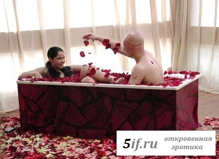 Беркова и Третьяков купаются в ванной
