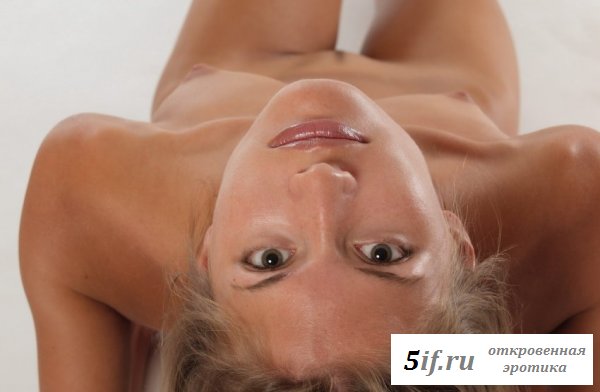 Эротическая фотосессия от обнажённой восемнадцатилетней девушки
