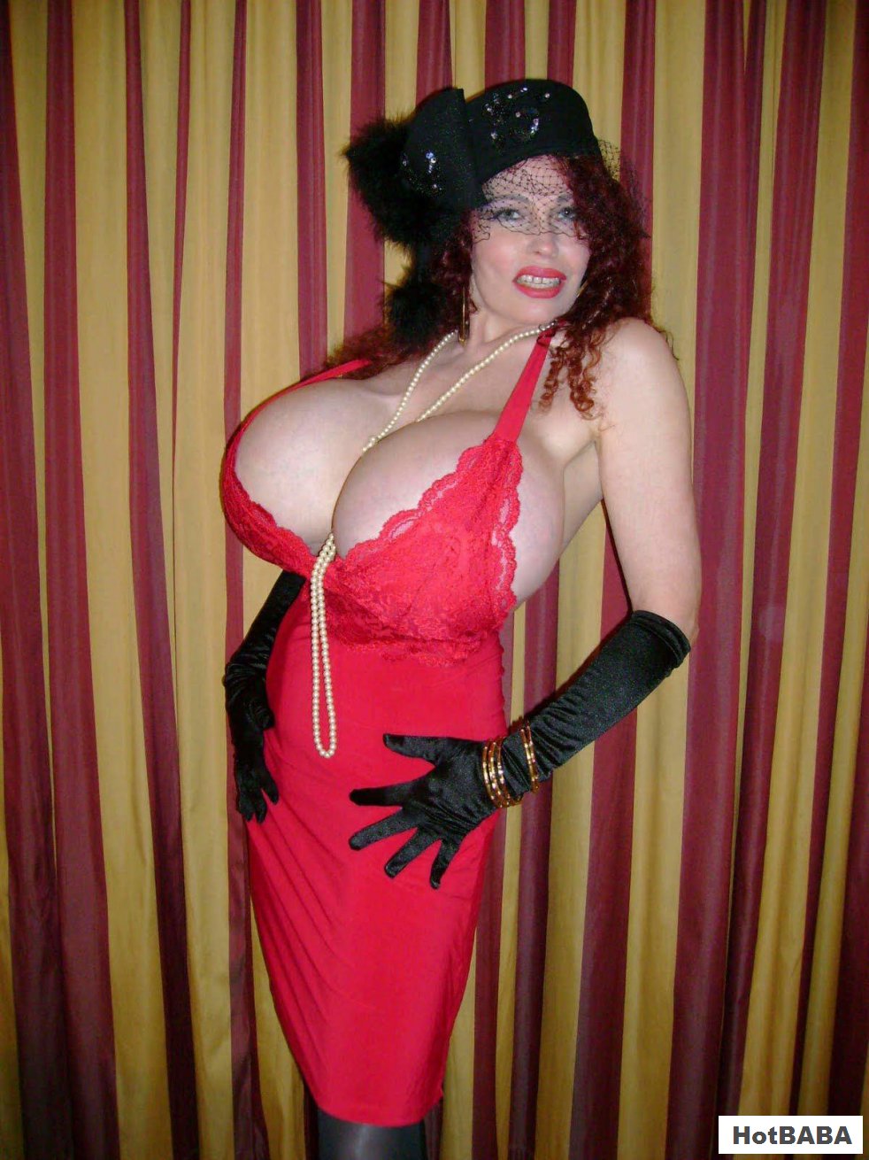 Порноактриса и комик Баррет