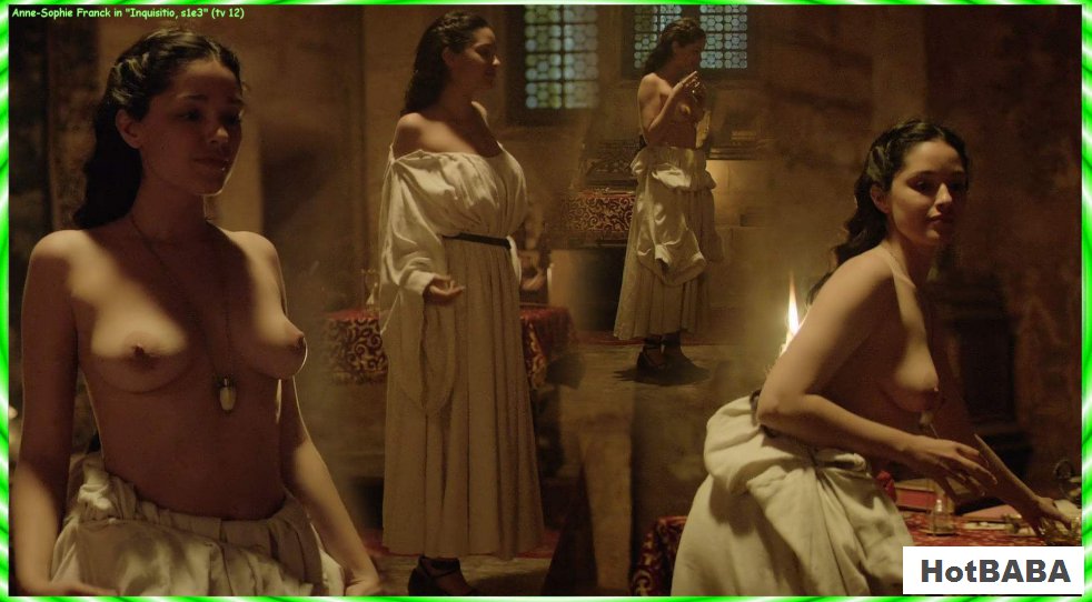 Зрелая кудрявая блондинка