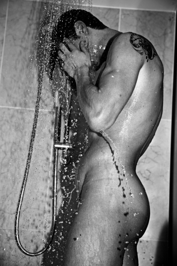 Парни в душе голенькие