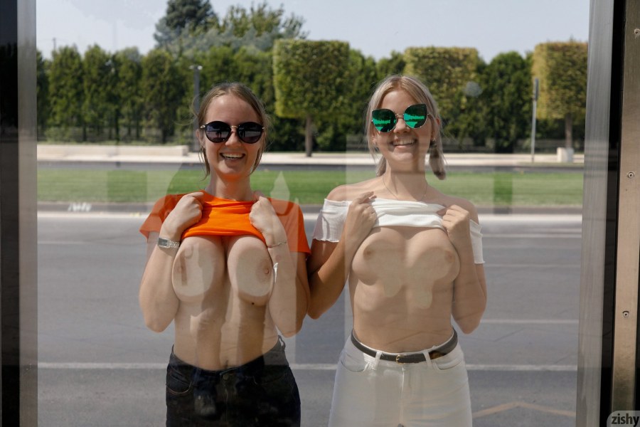 Обножил грудь на улице