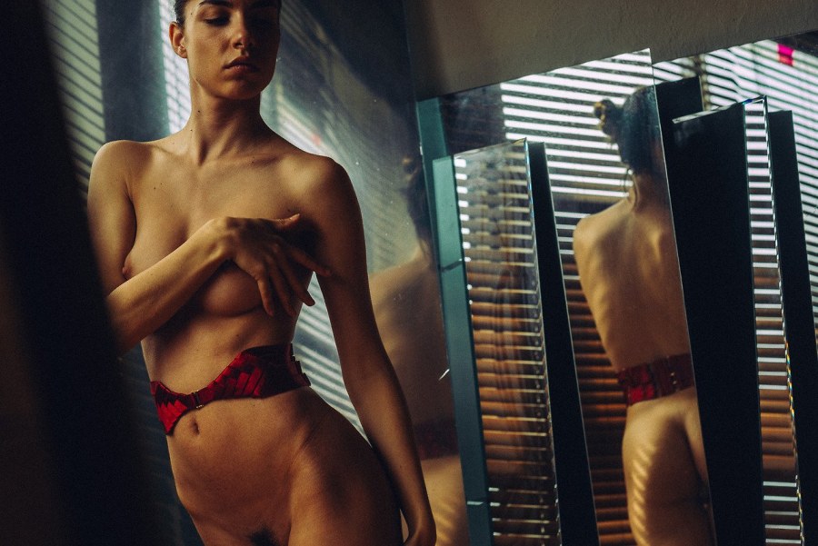 Ребекка Крескофф жеребец