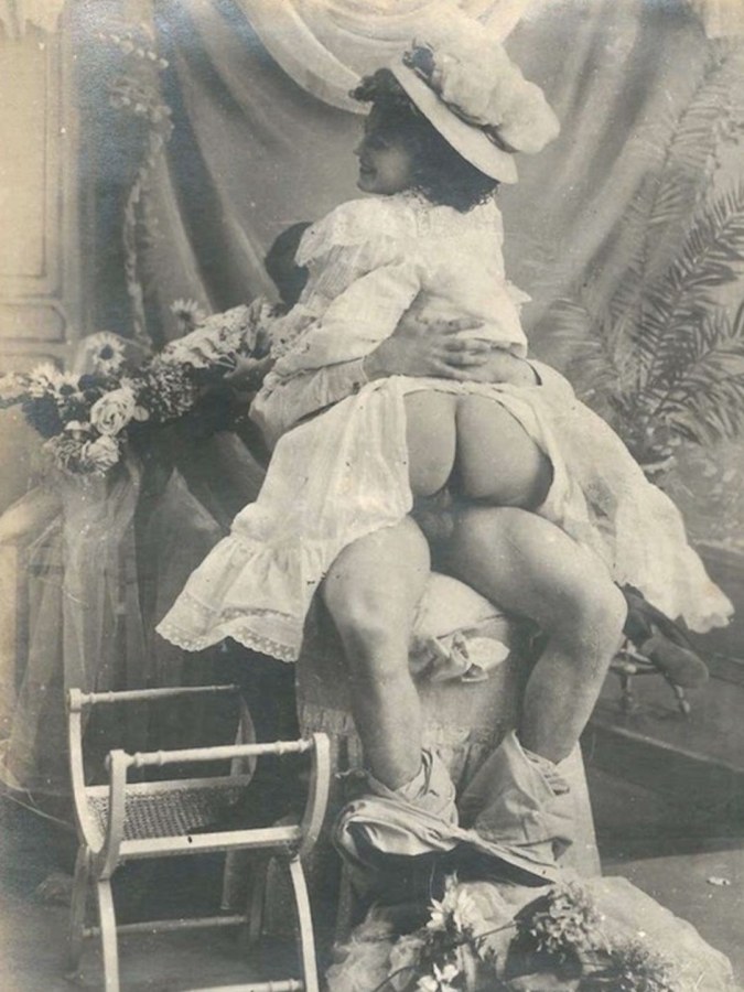 Первые порнографические снимки