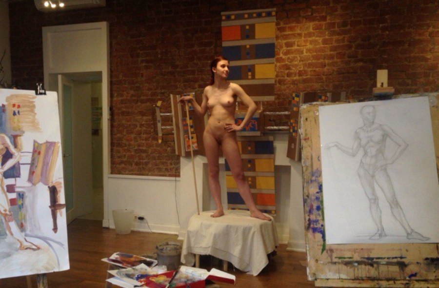 Нагие натурщицы в фильмах