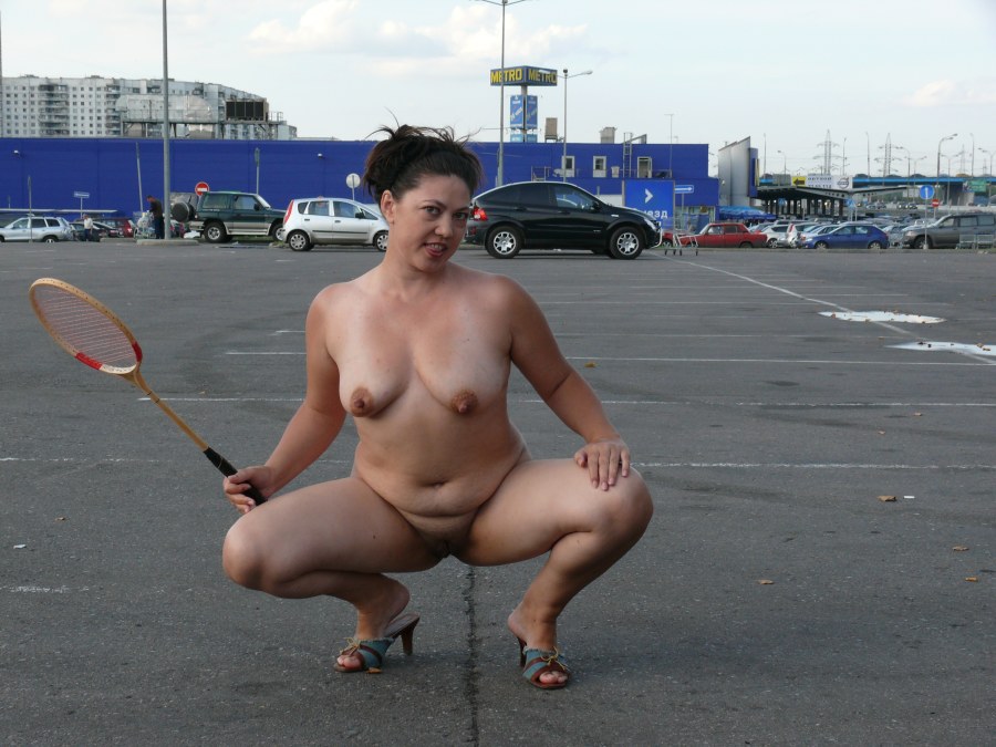 Mature upskirt Outdoor на качелях