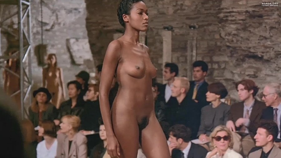 Голая мода Чарли Ле Минду