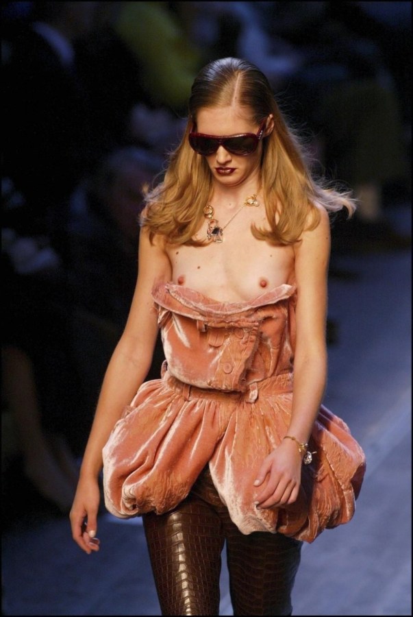 Полные голые манекенщицы