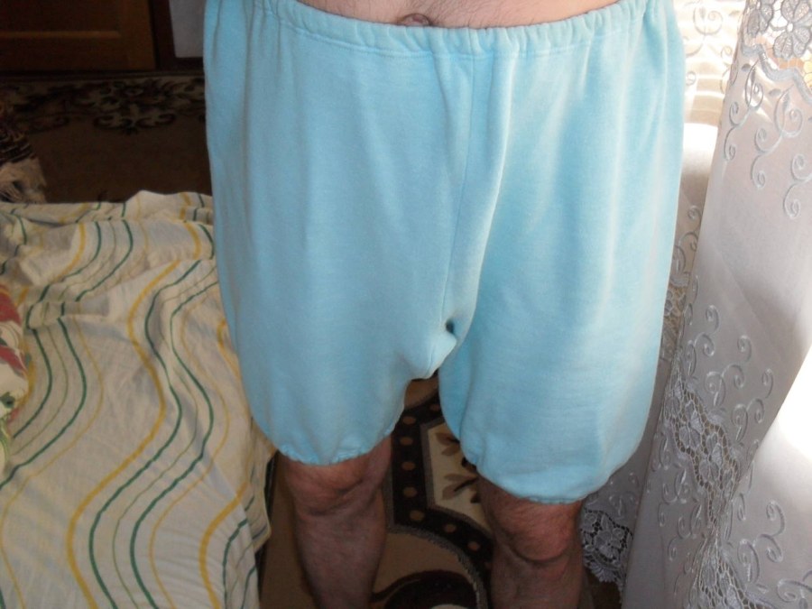 Женские попки в панталонах