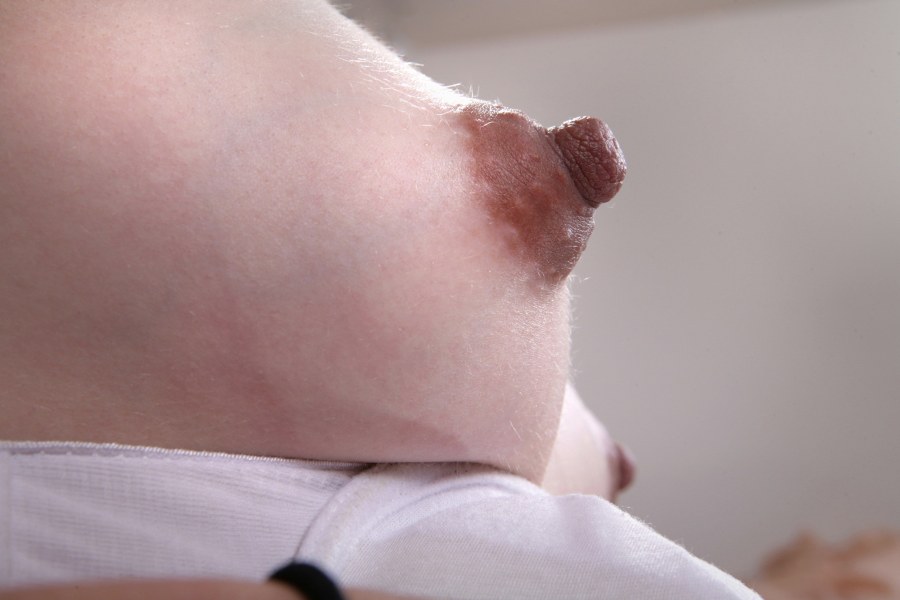 Красивая грудь крупным планом