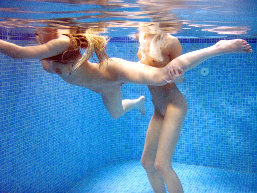 Лесби под водой бассейн