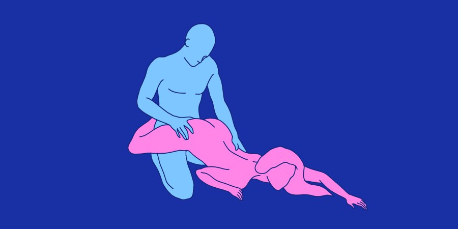 Член в киске сзади лежа