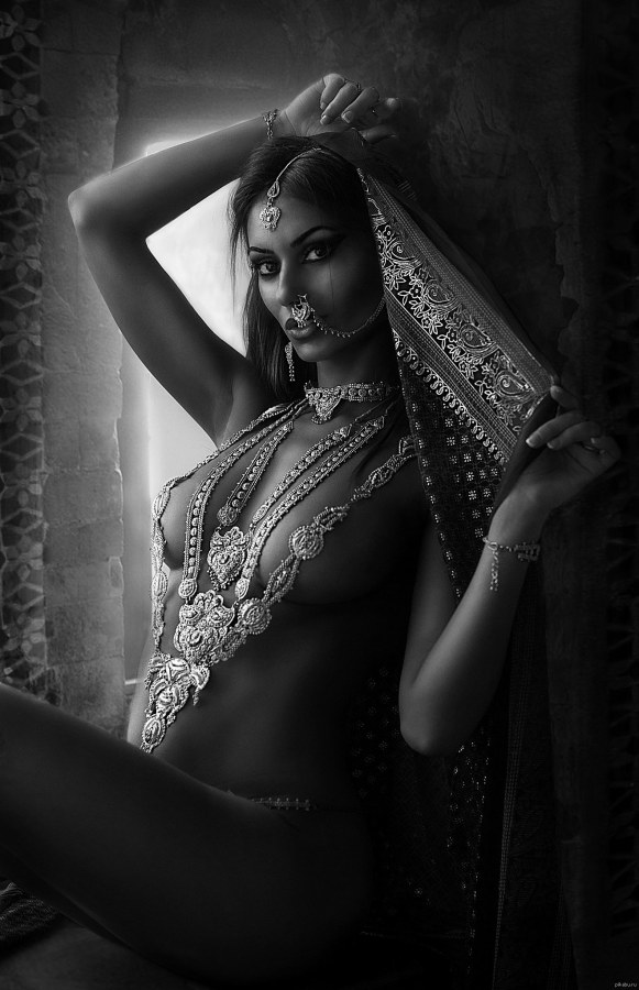 Голые брюнетки порнозвезды