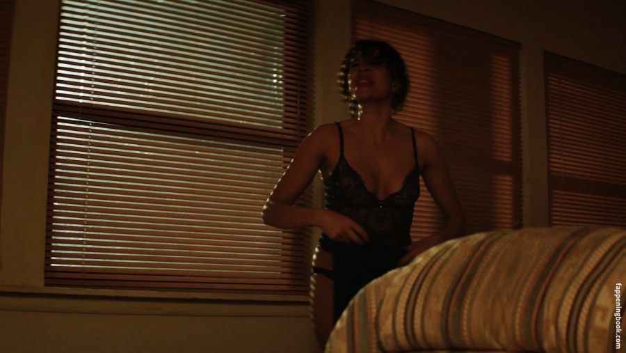 Кармен Эджого постельные сцены