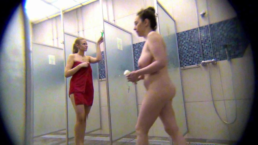 Видеокамера в женском душе