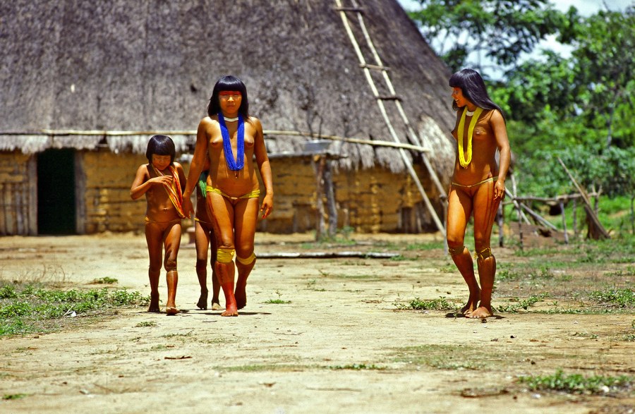 Голые белые в африканском племени