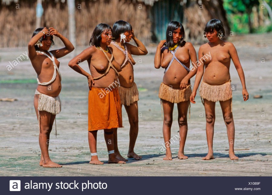 Голые Папуасы новой Гвинеи