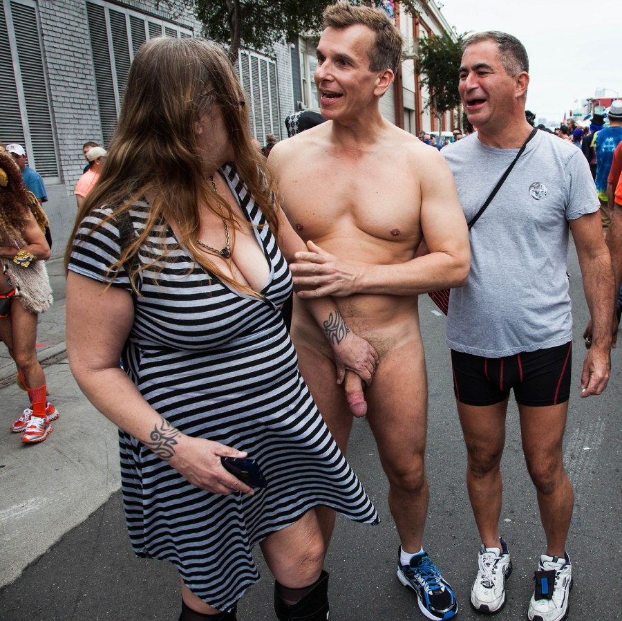 Голые парни одетые девки