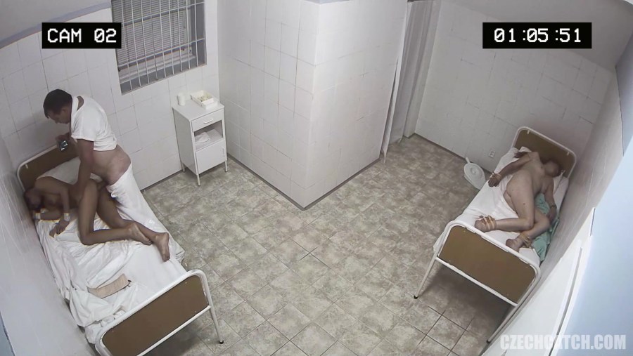 Голые в психиатрической клинике