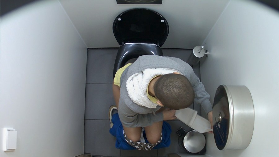 Видеокамеры в общественных туалетах