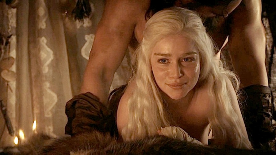 Эмилия Кларк голая из игры престолов