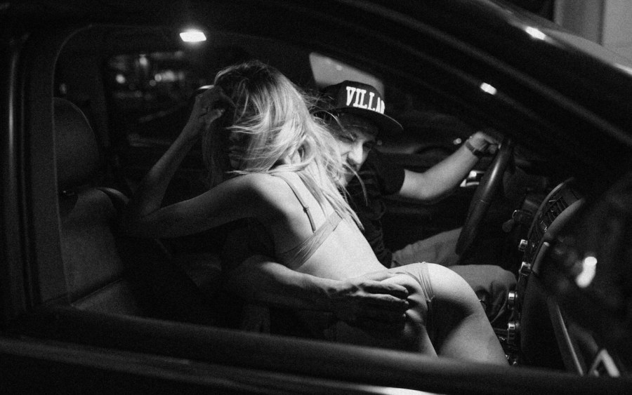 Голые женщины вид снизу