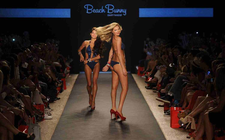 Alejandra Guilmant титьки подиум