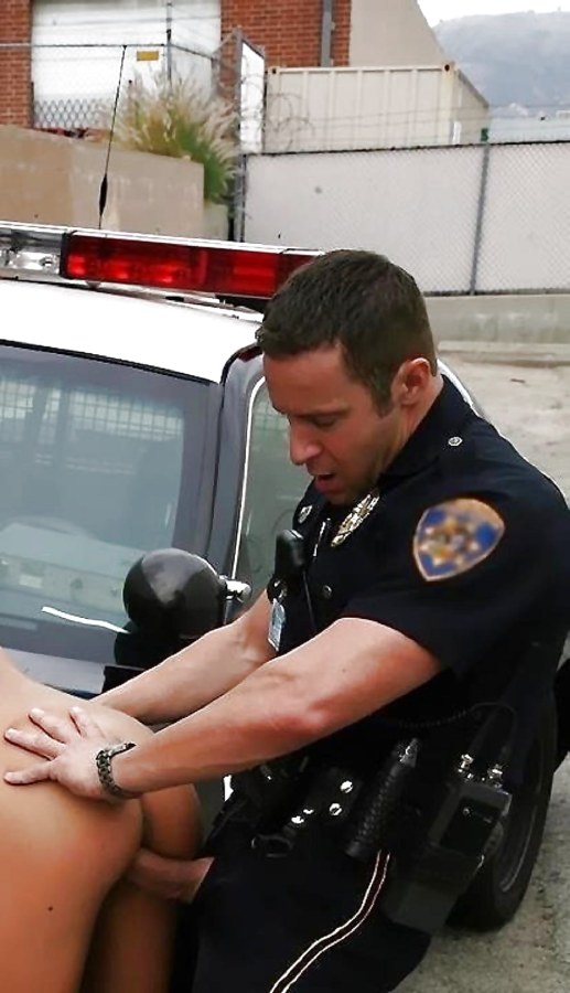 Ебля в полицейском участке