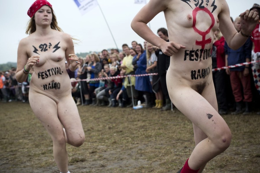 Массовые забеги женщин голышом