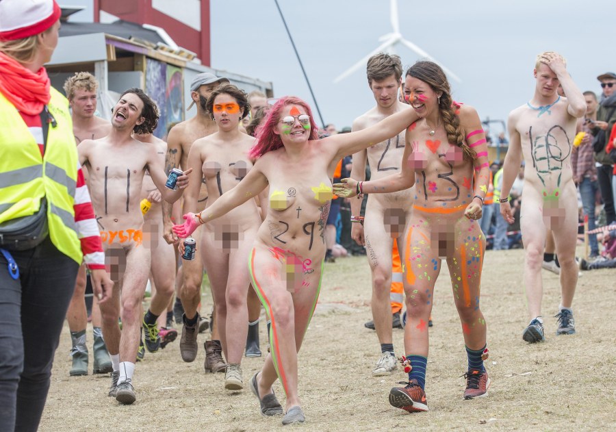 Забег голых женщин в Испании