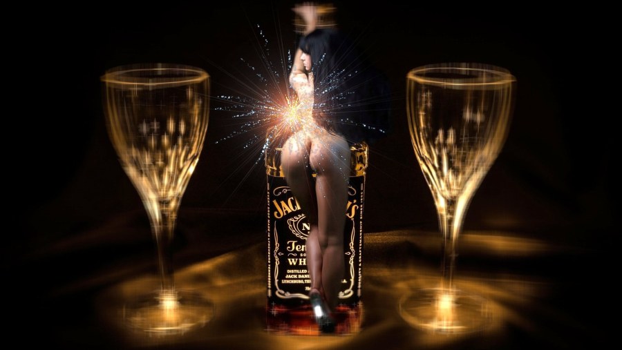 Голая с бокалом