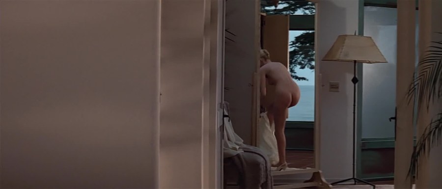 Голая Шерон Стоун в фильме Щепка