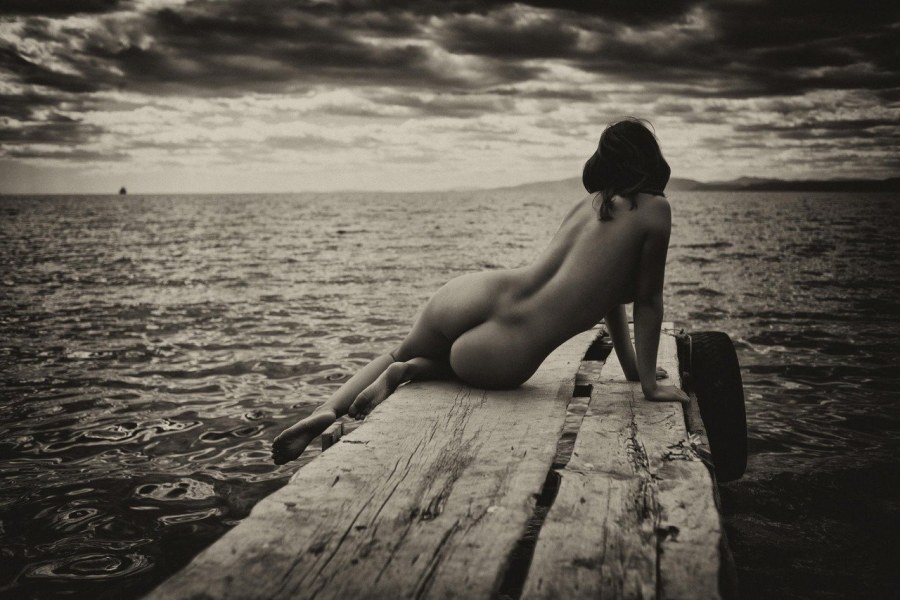 Фотосессия в стиле ню на море