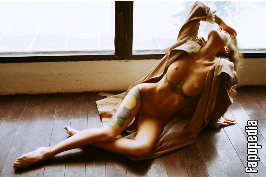 Юлия Мильштейн модель ню