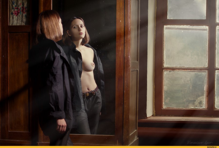 Без трусиков под платьем