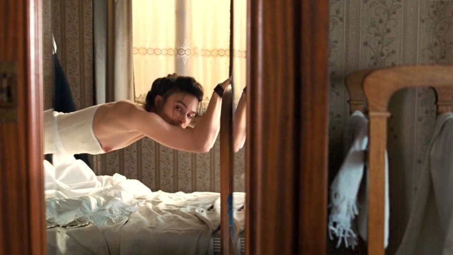 Кира Найтли голая в фильме