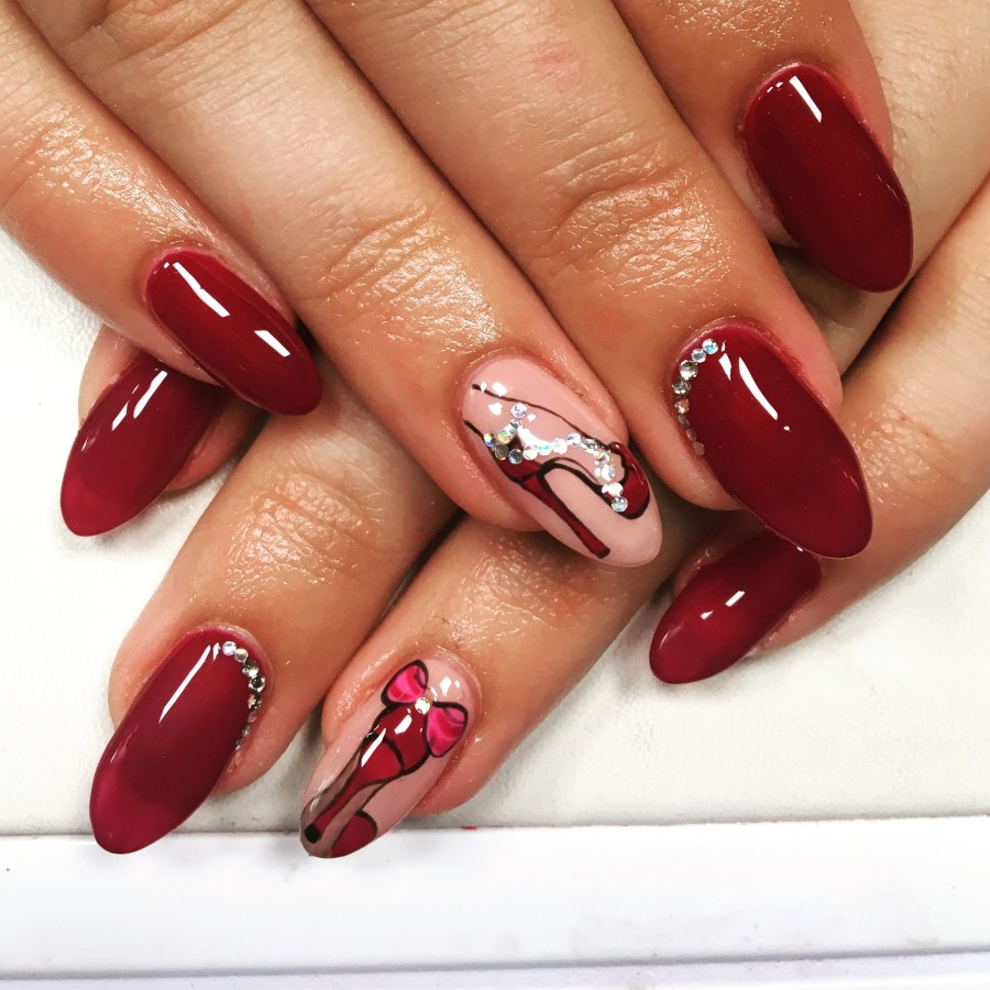 Красный маникюр