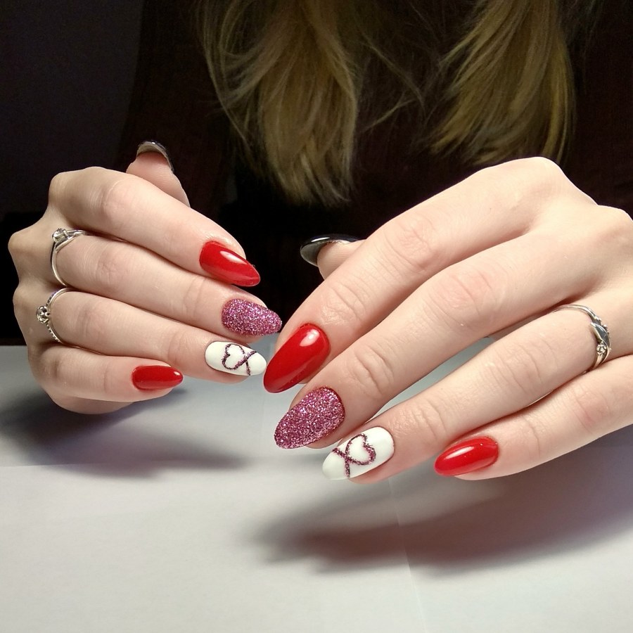 Дизайн ногтей красный