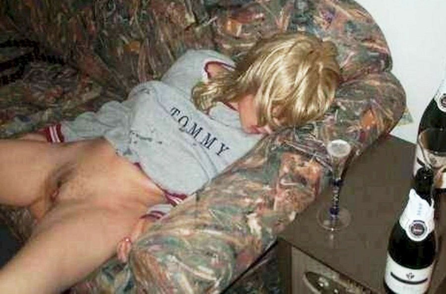 Спящие бабы без трусов