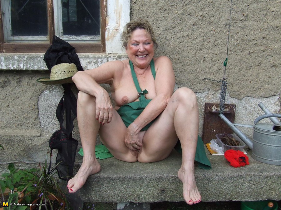 Школьница отсосала у бомжа