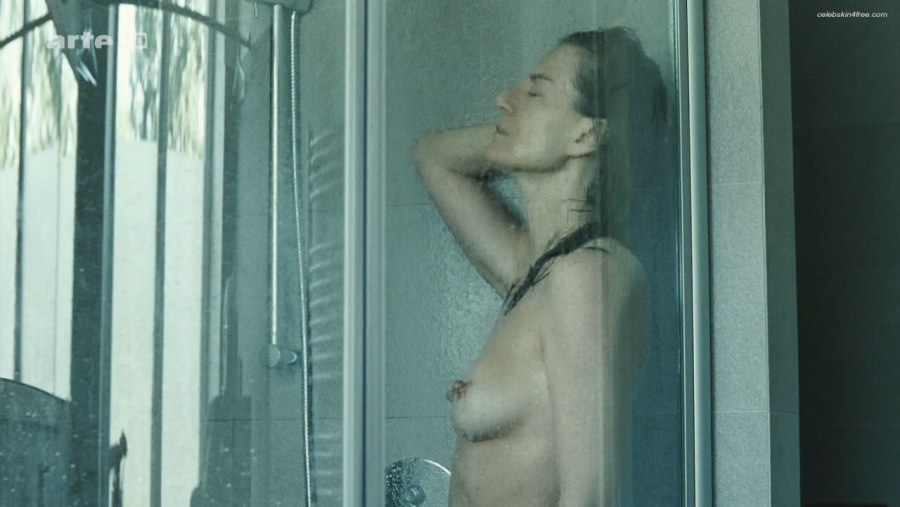 Голая мая и смушеные Вик и Митя