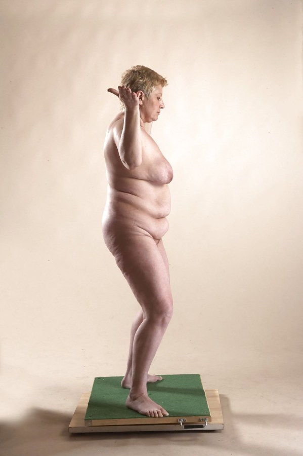 Пожилые женщины натурщицы ню