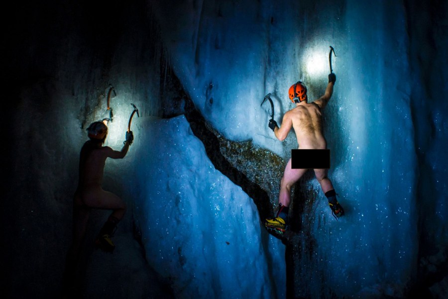 Голые альпинисты парни