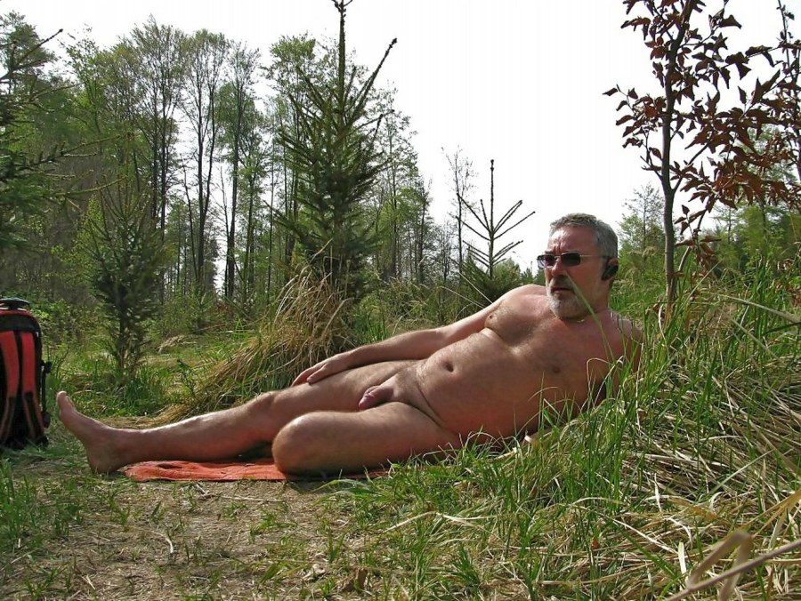 Русские голые парни на природе